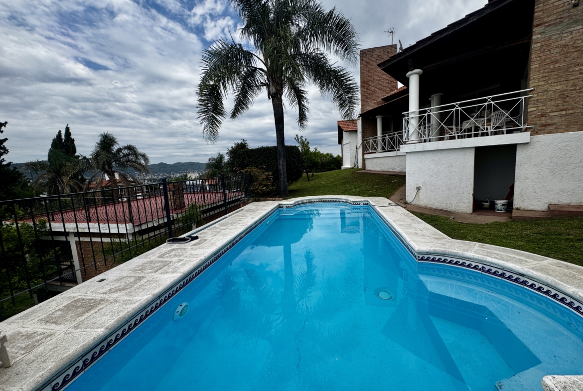 EN VENTA CASA DOS DORMITORIOS INCREÍBLES VISTAS DEL LAGO VILLA CARLOS PAZ