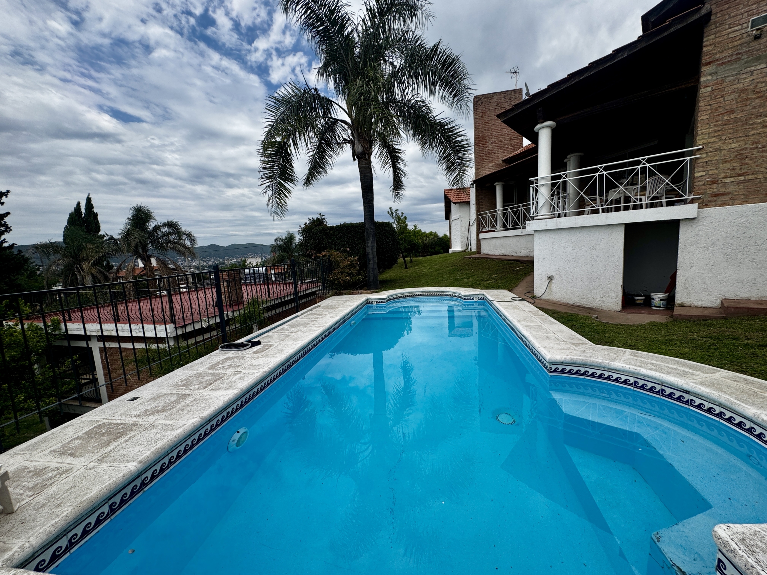 EN VENTA CASA DOS DORMITORIOS INCREÍBLES VISTAS DEL LAGO VILLA CARLOS PAZ