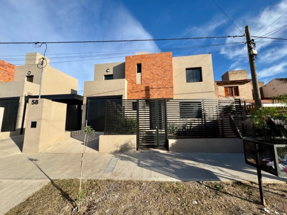 Dúplex en Venta A Estrenar 3 Dorm. con Calefacción Central – Barrio Uritorco