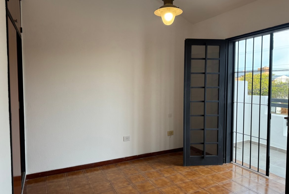 DÚPLEX EN VENTA MUY LUMINOSO, EXCELENTE UBICACIÓN, SIN EXPENSAS - QUEBRADA DE LAS ROSAS