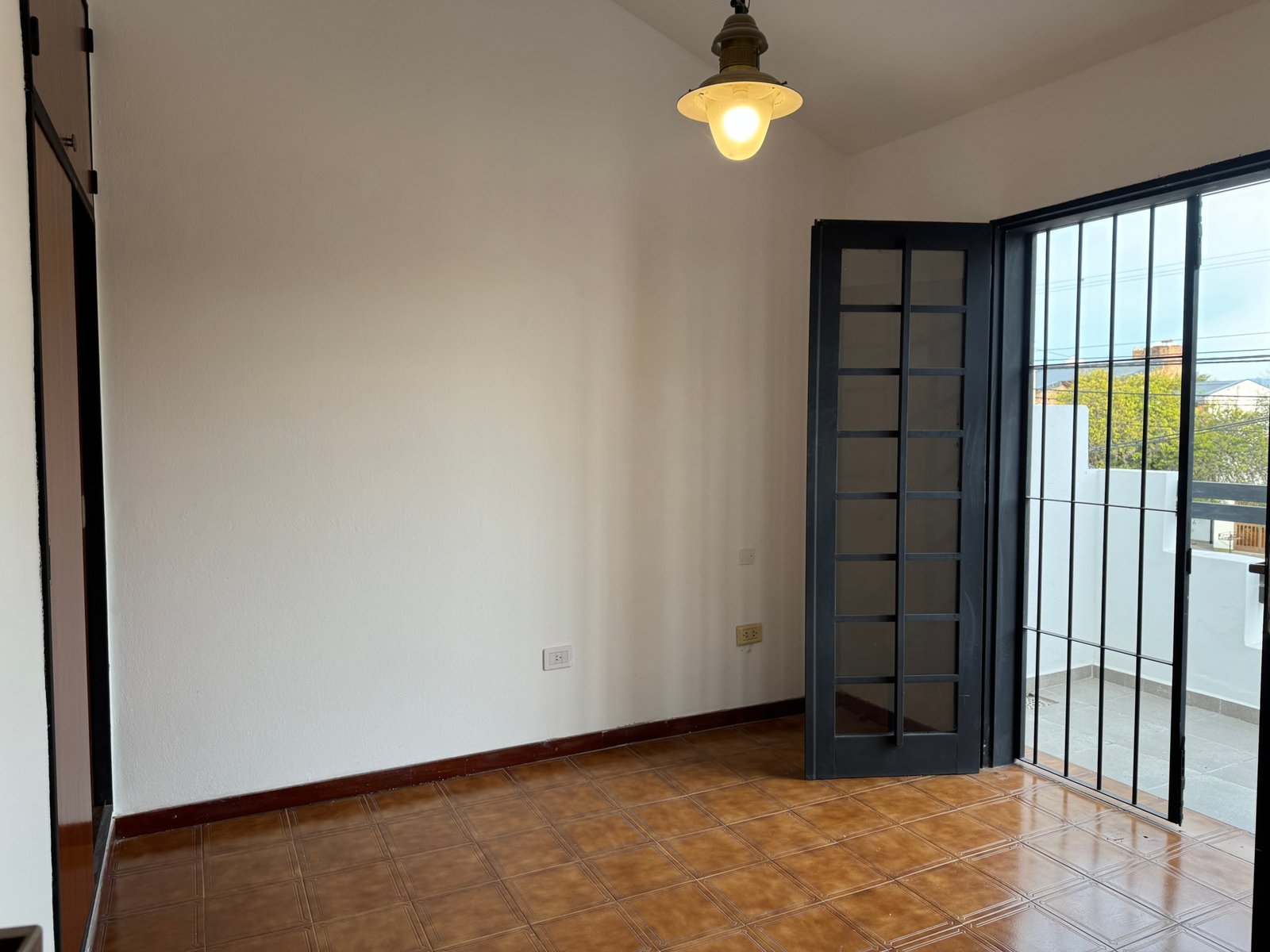 DÚPLEX EN VENTA MUY LUMINOSO, EXCELENTE UBICACIÓN, SIN EXPENSAS - QUEBRADA DE LAS ROSAS